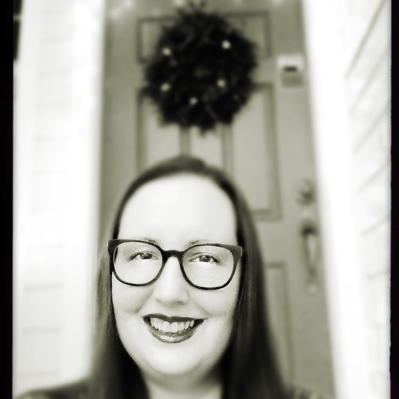 Meet your Posher, Kaitlin - Picture 4 of 8